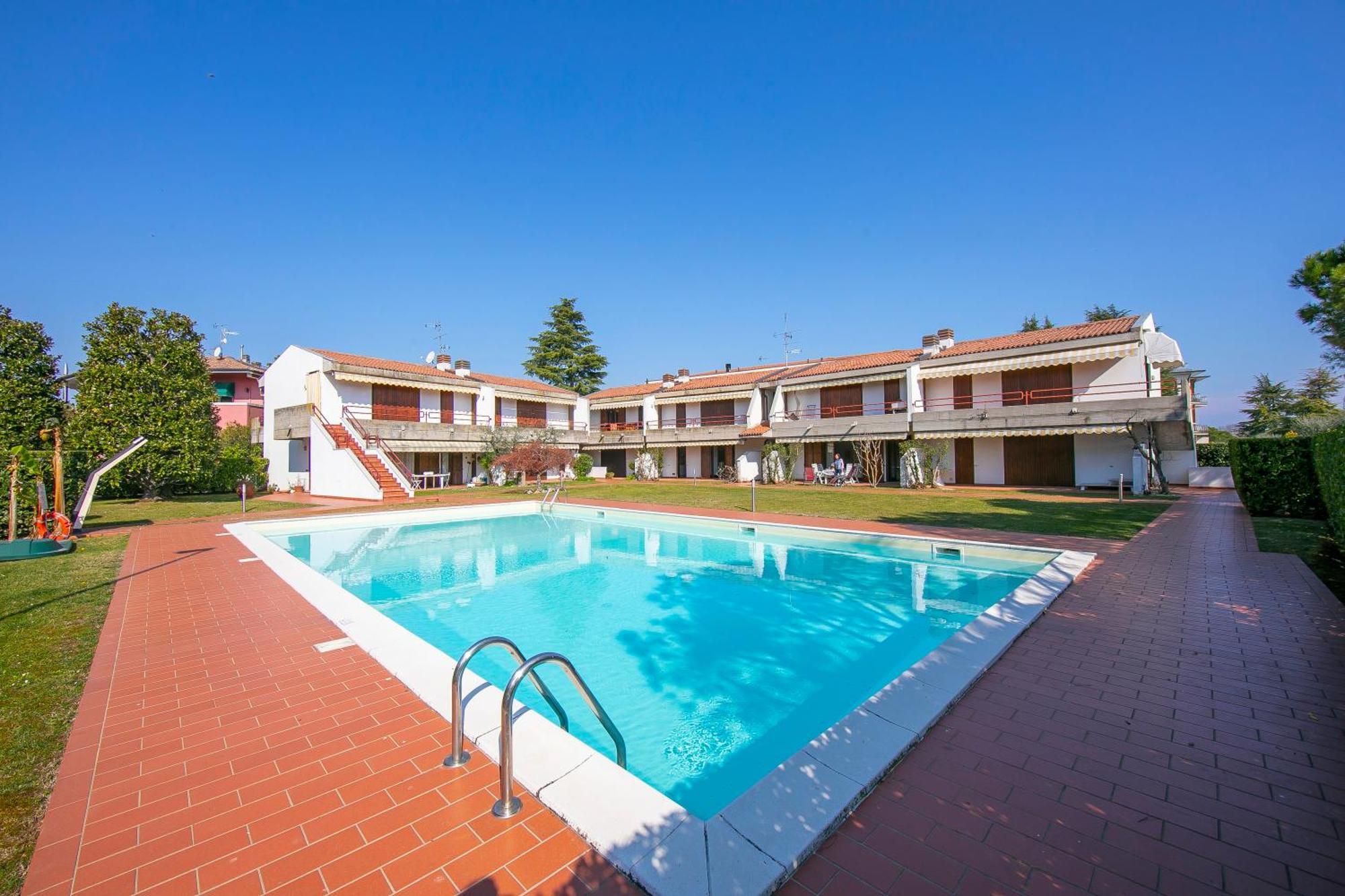 Cinzia Apartment Front Beach - Happy Rentals Sirmione Bagian luar foto