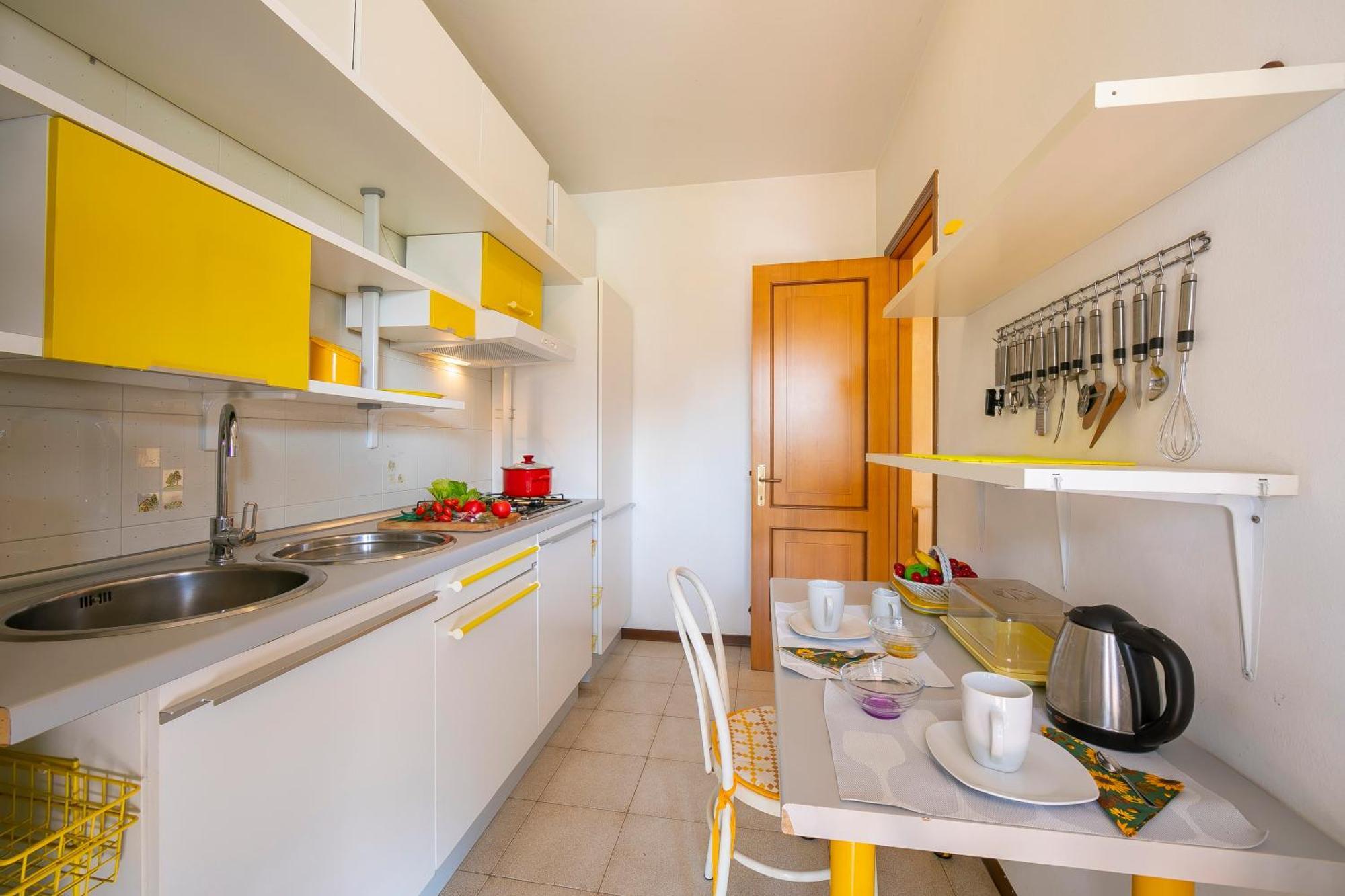Cinzia Apartment Front Beach - Happy Rentals Sirmione Bagian luar foto
